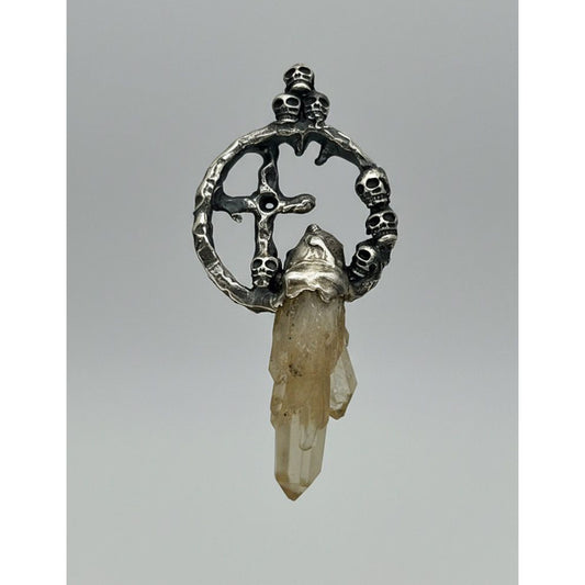 Pandantiv Gotic Argint 925 cu Cranii și Cuarț Natural Brut